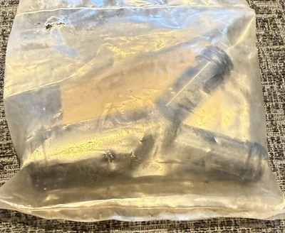 ROVER SD1 3500 LAND ROVER V8 NEW GENUINE BL Y CARB BREATHER PIECE ERC882 SDI - Image 1 of 2