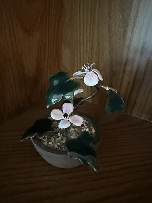 Escultura artesanal de flor de cerezo esmaltada en flor de Bovano de Cheshire, CT Foto 1 de 4