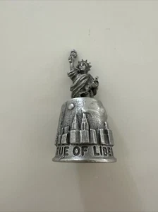 Dedal Campana de la Libertad Estatua de Peltre Miniatura Souvenir Nueva York De Colección Sin Caja - Imagen 1 de 8