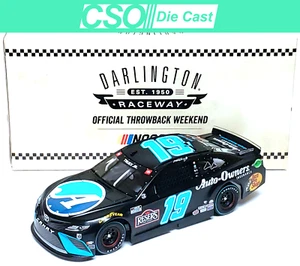 Martin Truex Jr 2021 Auto Owners Darlington Throwback 1/24 Die Cast NUEVO EN STOCK - Imagen 1 de 3