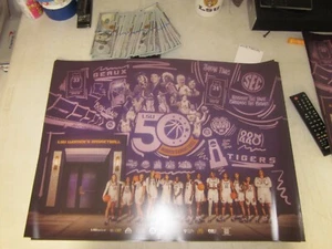 PÓSTER BALONCESTO MUJER LSU TIGERS 2024-25 50 ANIVERSARIO + CALENDARIO BOLSILLO - Imagen 1 de 6