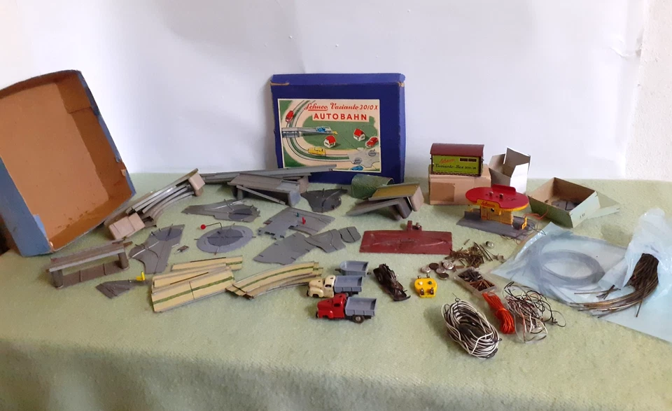 Konvolut Schuco Varianto 3010 Blechspielzeug mit viel Zubehör - Bild 1 von 4