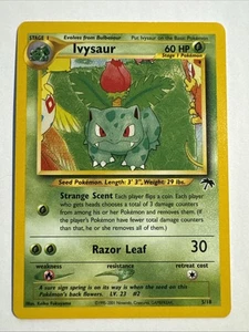 Carta Pokemon Ivysaur 5/18 Vintage WOTC Isola del Sud Non Holo NM/LP Condizione - Foto 1 di 2