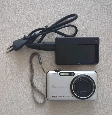 Digitalkamera Casio Exilim EX-FC100 Silber 9,1 MP 5x Zoom TOP Zustand  - Bild 1 von 4