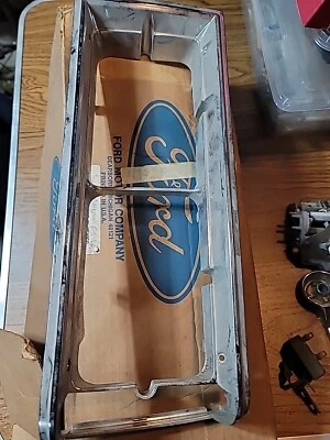 Ford Granada 1981 1982 Faro bisel moldura lado izquierdo del conductor E2db 13064 Nuevo de Lote Antiguo Foto 1 de 4