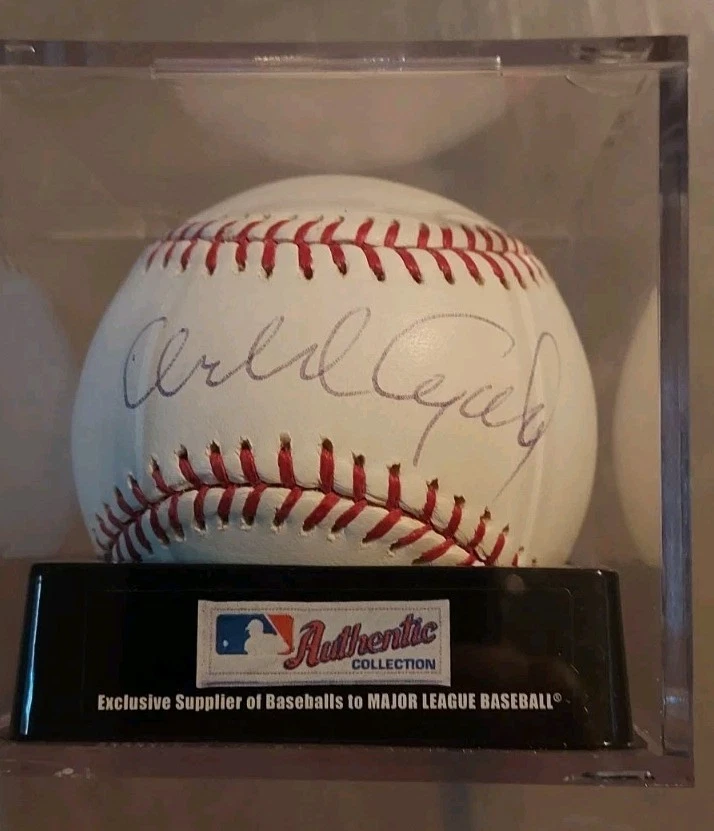 ORLANDO CEPEDA (HOF) Signed Rawlings Baseball & Cube Giants TOPPS Dealer Gift - Image 1 of 1