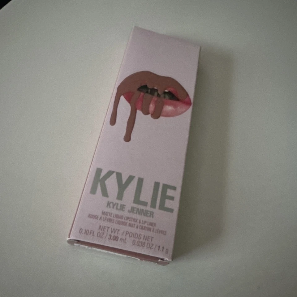 Kit de labios mate Kylie Cosmetics - 802 dulces para mujer - 2 piezas 0,10 oz líquido mate... Foto 1 de 1