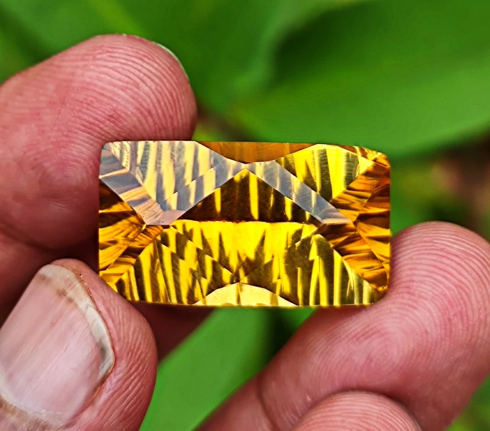 Natural Concave Cut Lazer Cut Bear Quartz Eye Clean Excellent Quality k27 - Image 1 of 3