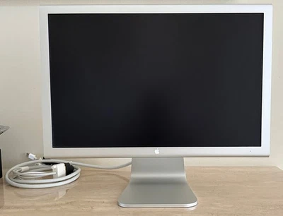 Apple Cinema Display 20 inch widescreen - Image 1 of 4