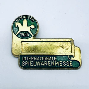 Internationale Spielwaren Messe Nürnberg 1966 Hersteller G. Brehmer PIN ANHÄNGER - Picture 1 of 13