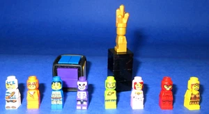 2011 Lego Champions Replacement Parts / 8 Figs / Dice / Trophy ++ - Picture 1 of 7