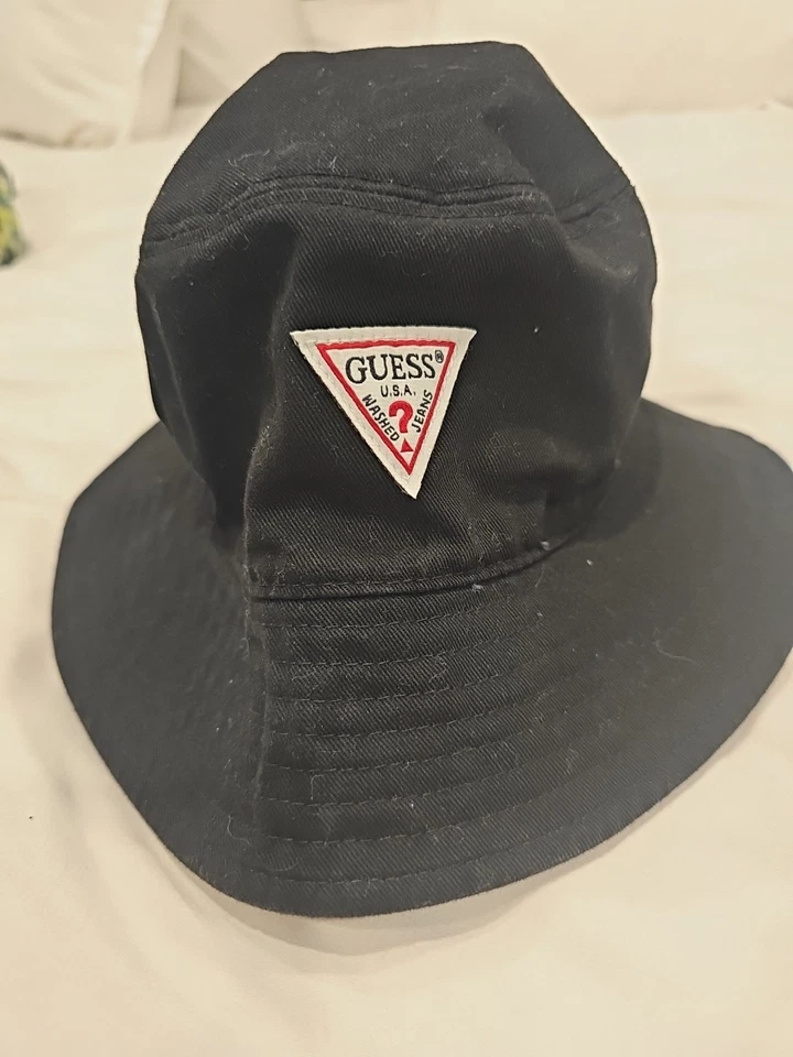 Sombrero de cubo Guess negro talla única Foto 1 de 3