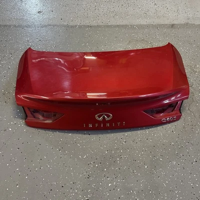 2017-2022 Infiniti Q60 Red Sport OEM tampa traseira vermelha do porta-malas - Imagem 1 de 4