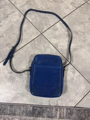 Bolso de Hombro Louis Vuitton Azul Epi Danubio M45635 Unisex Foto 1 de 4