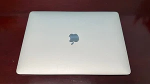 Apple MacBook Pro 2018 13" (1TB SSD, Intel i5, 16GB) - Silver - Cosmetic Issues - Afbeelding 1 van 6