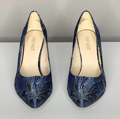 Gorgeous Nine West Shoes Women's 7 1/2 Moyen Style Blue Pumps Pointed Toe Fabric - Image 1 of 4