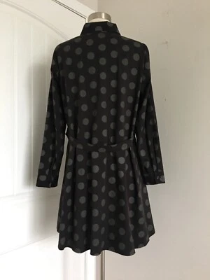 Cómoda túnica top con cuello de lunares abotonada dobladillo alto bajo talla s hecha en ee. uu. Foto 1 de 4