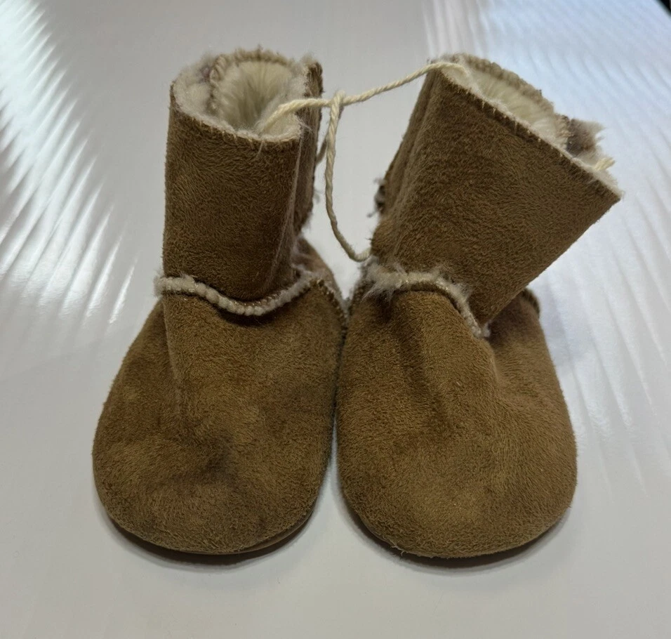 Botas de gamuza Wonderkids para niños pequeños talla 5 tostadas oscuras Foto 1 de 4