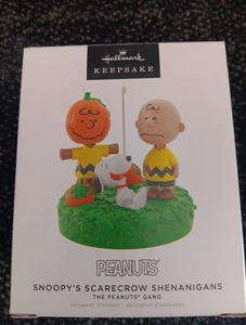2022 HALLMARK Peanuts Halloween "Snoopy's Scarecrow Shenanigans" Ornament NIB - Picture 1 of 1