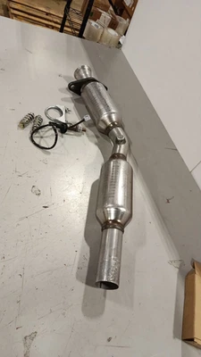 Catalytic Converter & Oxygen Sensor For 2003- 2008 Toyota Matrix Corolla 1.8L - Image 1 of 4