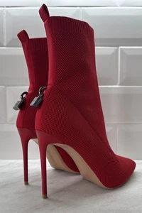 Carvela rote Stiletto Füchsin Strick Stiefeletten Marke Vorhängeschloss Anhänger auf der Rückseite - Bild 1 von 21