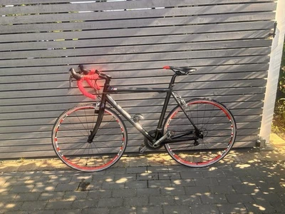 BMW Rennrad Carbon 7,8 kg wenig gefahren und aus Carbon - Bild 1 von 4