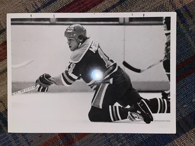 EARLY 80S MARK MESSIER TYPE 1 5 X 7 PHOTO NHL HOCKEY EDMONTON OILERS WHA WHL OHL - Image 1 of 4