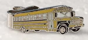 Clip de corbata esmaltado amarillo vintage para autobús escolar — Transporte - Gancho rápido 1,5" - Imagen 1 de 3