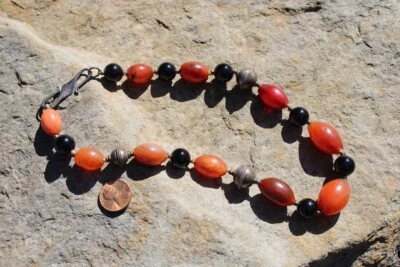 Cornalina antigua china tibetana Pema Raka y negra rara Collar de cuentas comerciales de ónix Foto 1 de 4