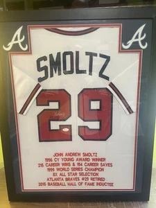 JOHN SMOLTZ SIGNIERTES HOME BRAVES TRIKOT MIT BESTICKTEN STATISTIKEN COA JSA - Bild 1 von 4