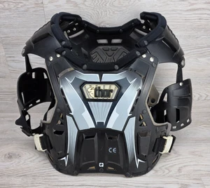 Sistema de protección de pecho Thor Racing Quadrant adulto M/L mediano grande negro - Imagen 1 de 5