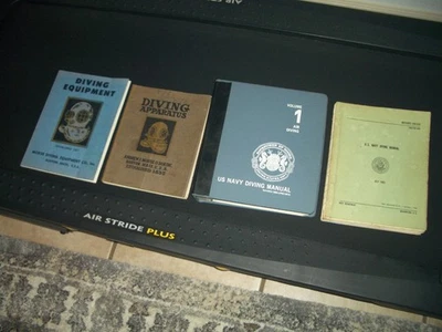 Casco de buceo de la Marina de los Estados Unidos manuales/catálogos originales, 1919 Foto 1 de 4