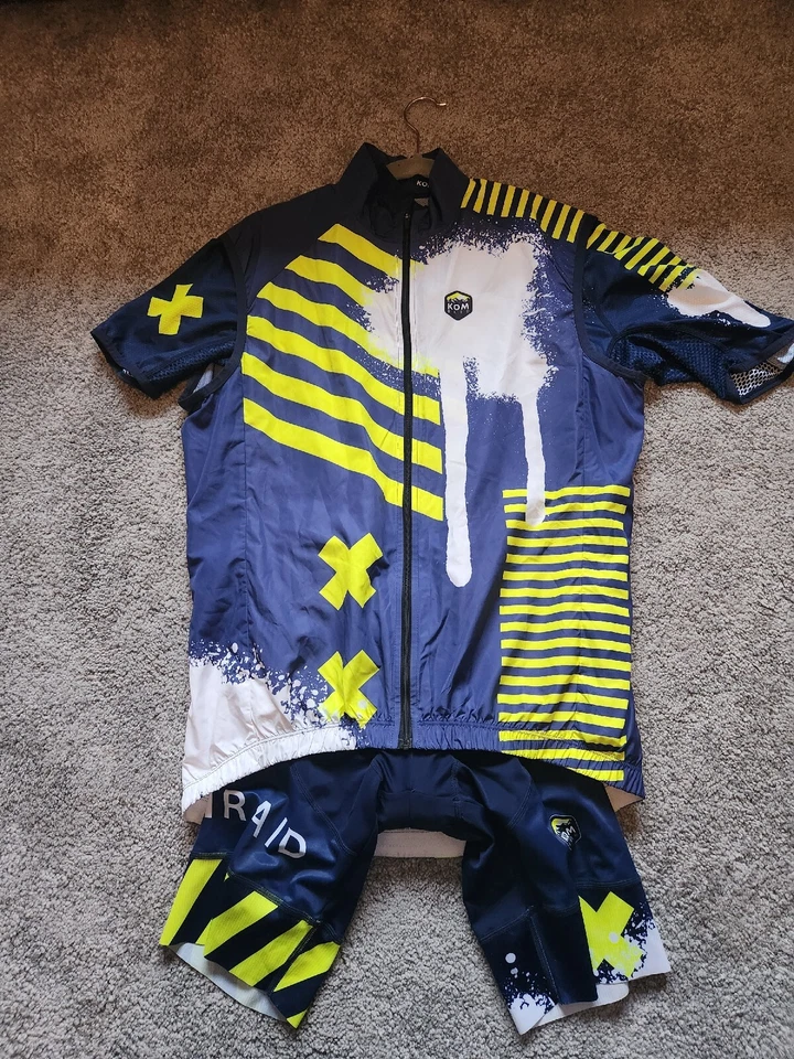 Cycling Komriad Full Set  - Image 1 of 4