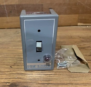 New Square D 2510FG1P FHP Manual Starter SER A NEMA 1 - Picture 1 of 7