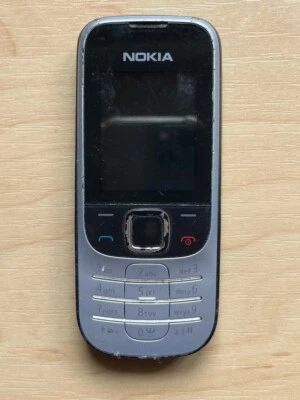 Cellulare Nokia 2330c2 con batteria cellulare vintage - Immagine 1 di 2