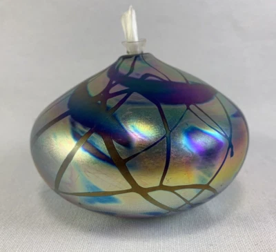 Pisapapeles lámpara de aceite de vidrio soplado a mano iridiscente Anton Intaglio vintage Foto 1 de 4