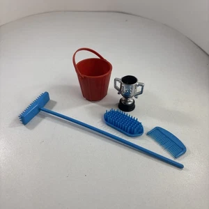 VINTAGE SINDY 1963 horse trophy bucket Broom Brush Comb - Picture 1 of 4