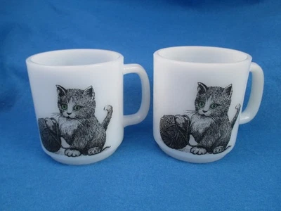 2 vintage Glasbake Cats Kittens  w/ green eyes & balls of yarn glass mugs  USA - Image 1 of 4