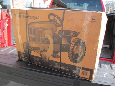 JOHN DEERE 7600 PEDAL TRACTOR CYCLE NEW IN BOX - Image 1 of 4