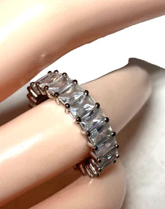 Anillo Banda Eternidad Baguette Transparente Tono Plata Talla 7 - Imagen 1 de 7