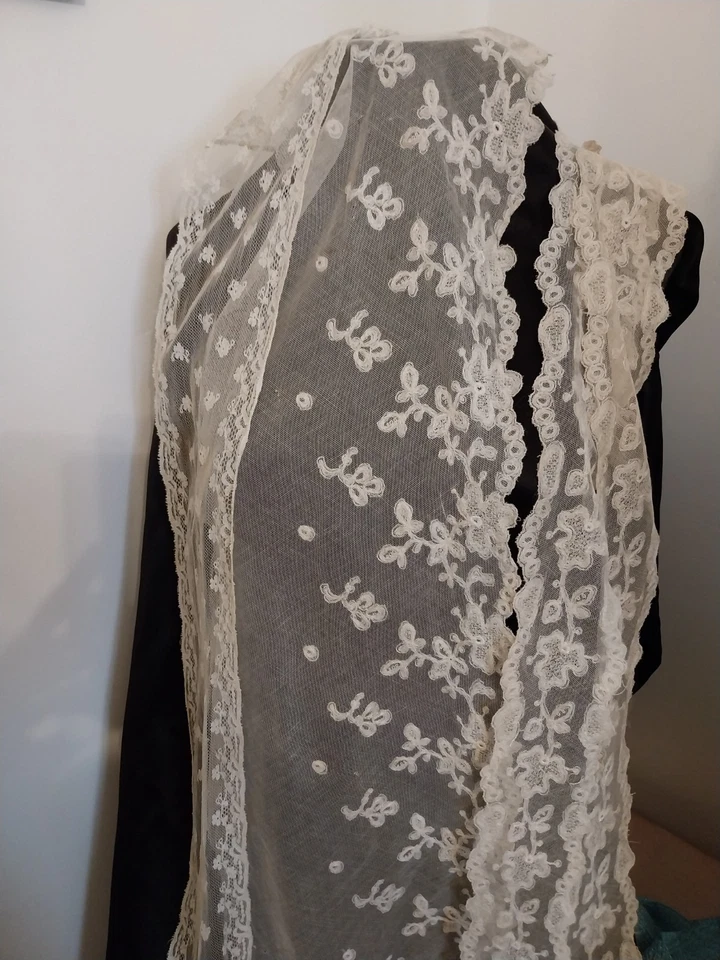 Lot ancien de 4 dentelle tulle brodé. Dimensions dans le descriptif  - Photo 1/4