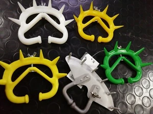 ANTI-SUCCHIO PER VITELLI IN PLASTICA REGOLABILE ANTI ALLATTAMENTO VITELLI - Foto 1 di 6