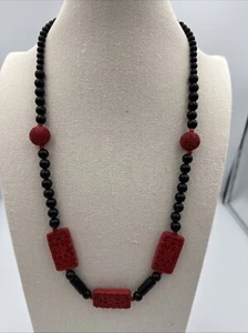 "Collar tallado chino vintage con cuentas de vidrio negro único 26""" - Imagen 1 de 11