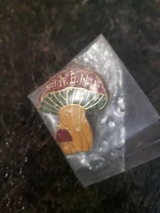 S I N B N U Mushroom Lapel Pin Pinback New Sealed FREE COMBINED SHIPPING - Picture 1 of 2