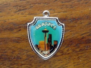 Vintage silver SEATTLE WASHINGTON SPACE NEEDLE TRAVEL SHIELD charm 12-27 - Picture 1 of 1