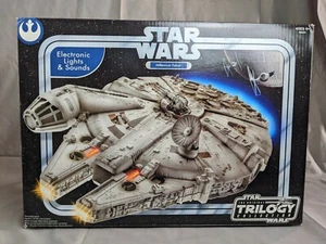 NEU Hasbro Star Wars Millennium Falcon mit Licht & Sound DIE ORIGINAL TRILOGIE - Bild 1 von 10