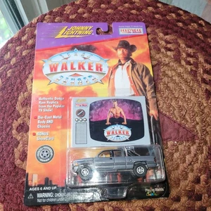 Johnny Lightning Walker Texas Ranger Hollywood Dodge Ram Sealed - Bild 1 von 5