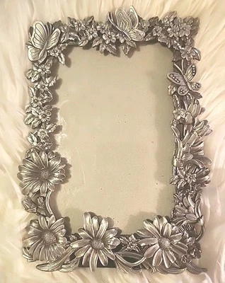 Foto de peltre pesado vintage marco de pie floral margaritas mariposas Foto 1 de 4