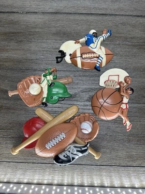 Decoração de parede vintage Burwood meninos quarto esportes futebol beisebol basquete 4 peças - Imagem 1 de 4