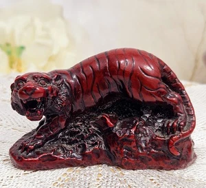 Vintage Handmade Red Tiger Resin Sculpture On Rock - Bild 1 von 8